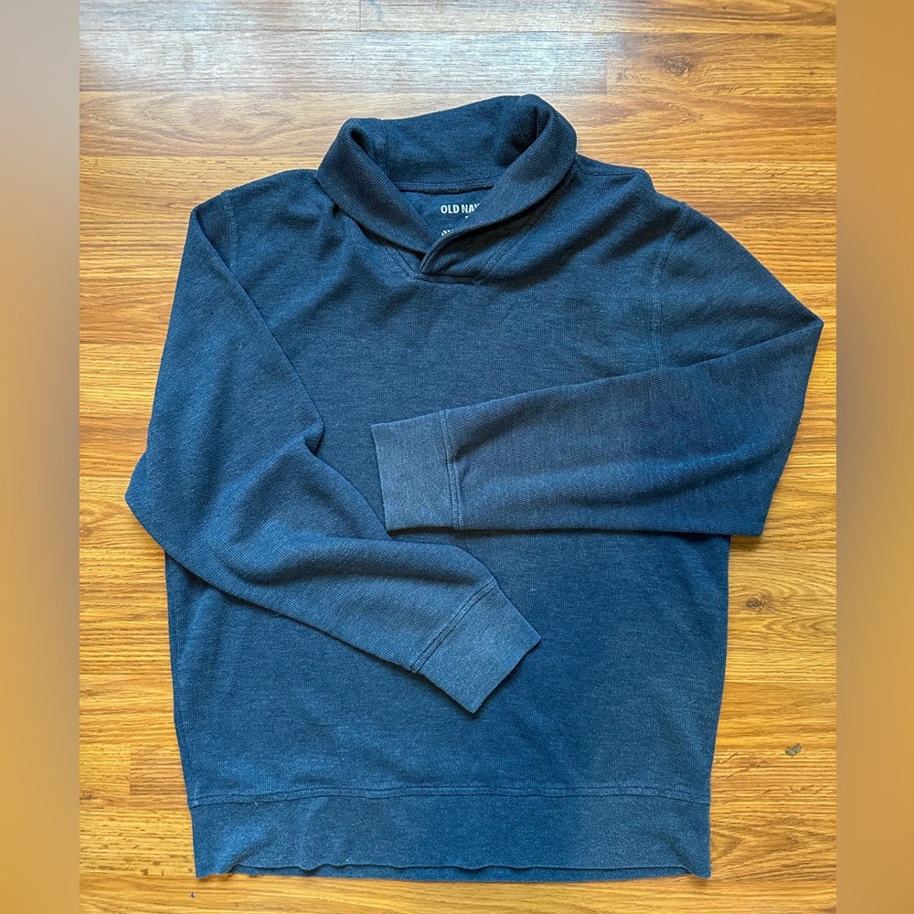 Men’s Old Navy pullover sweater 
Size large